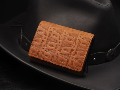 Portfel BOSTO - NATIVE Decor Pularys Nomad koniak 7x9,5x2 cm