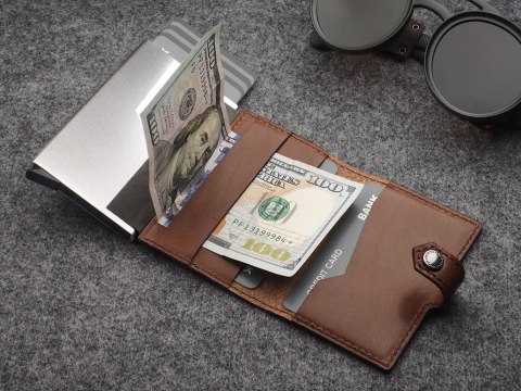Portfel EASY WALLET for AirTag Pularys Skóra Nomad brązowy 6,5x9,5x2,5 cm