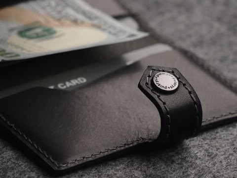 Portfel EASY WALLET for AirTag Pularys Skóra Nomad czarny 6,5x9,5x2,5 cm