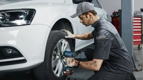 BOSCH ZESTAW ELEKTRONARZĘDZI GDS18V-400 + GSB18V-50 1*2.0AH+1*5.0AH