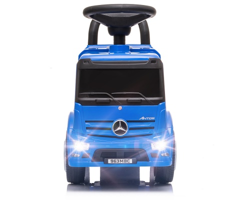 JEŹDZIK AUTO MERCEDES ANTOS ŚWIATŁA DŹWIĘK SCHOWEK SKRĘTNE KOŁA NIEBIESKI