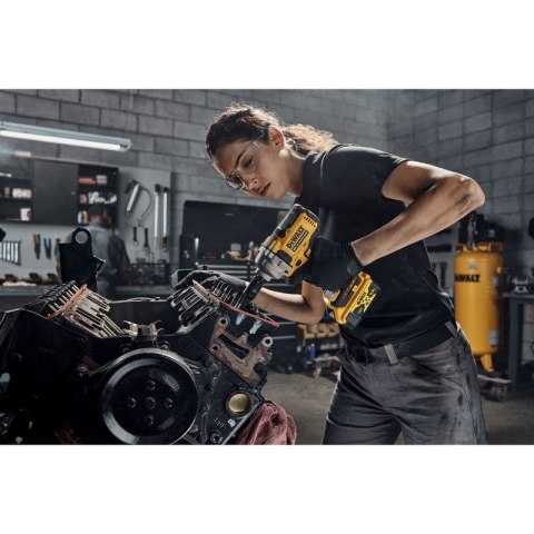 AKUMULATOROWY KLUCZ UDAROWY DEWALT DCF891NT 1/2' XR 18V 0*AH TSTAK 812Nm